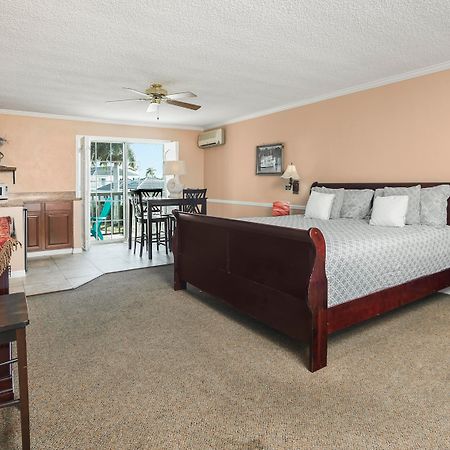 The Boathouse Motel Marco Island Bagian luar foto