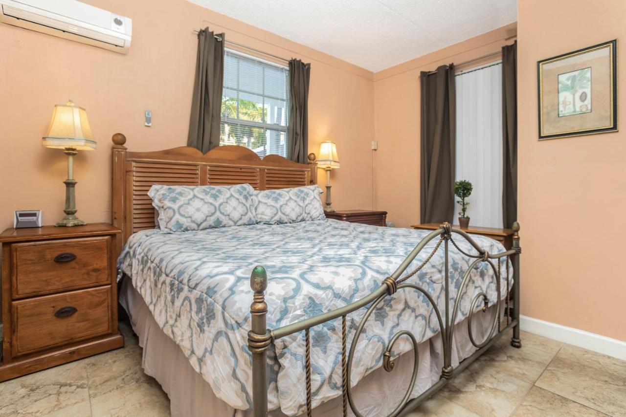 The Boathouse Motel Marco Island Bagian luar foto