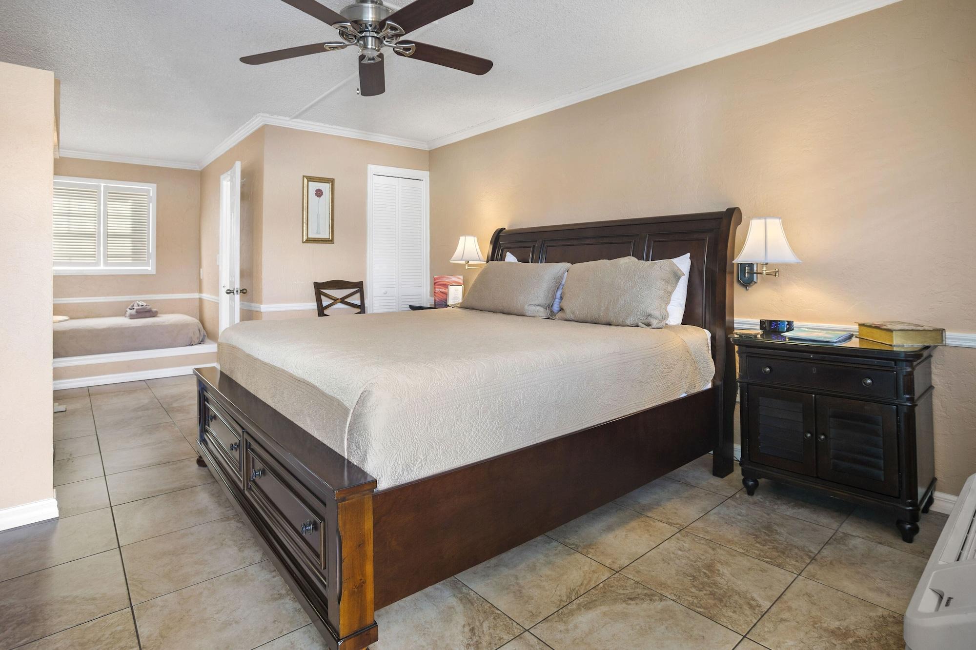 The Boathouse Motel Marco Island Bagian luar foto