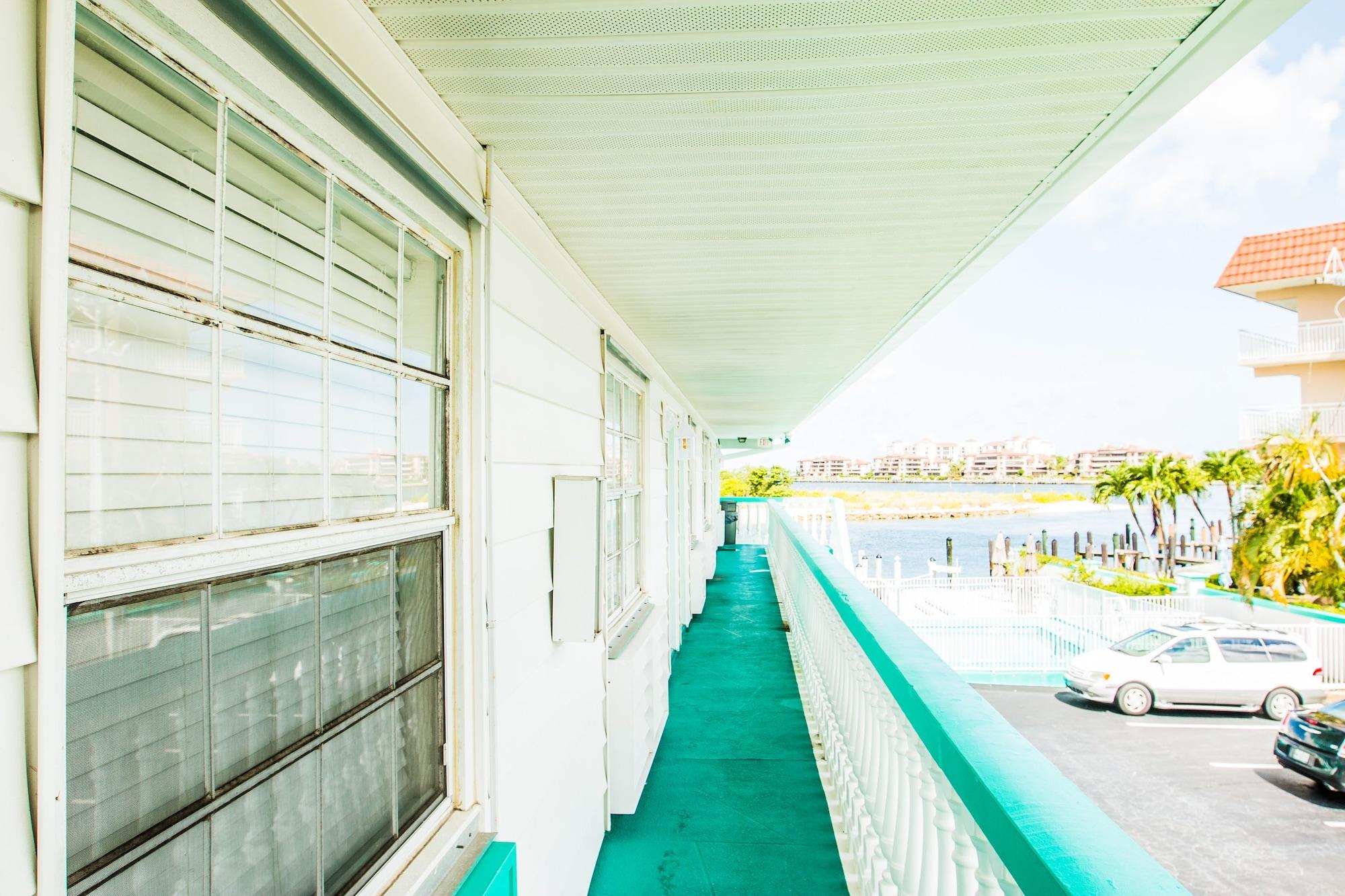 The Boathouse Motel Marco Island Bagian luar foto