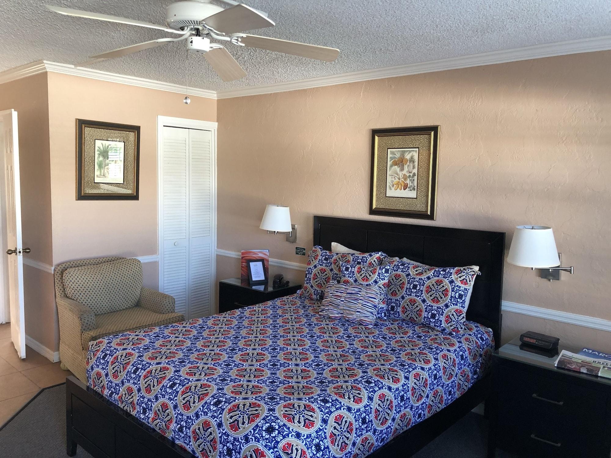The Boathouse Motel Marco Island Bagian luar foto