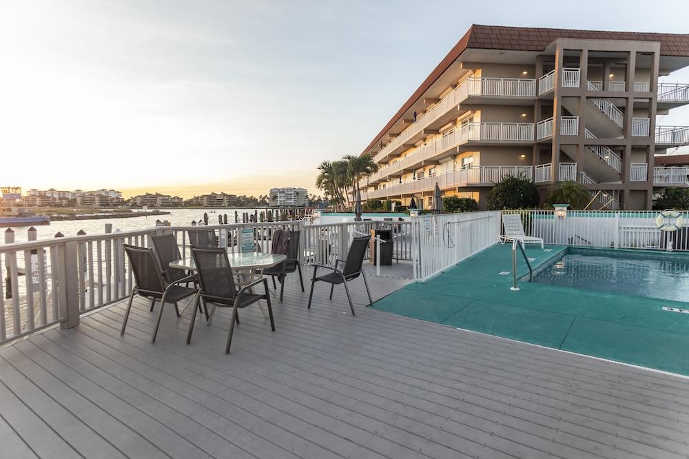 The Boathouse Motel Marco Island Bagian luar foto